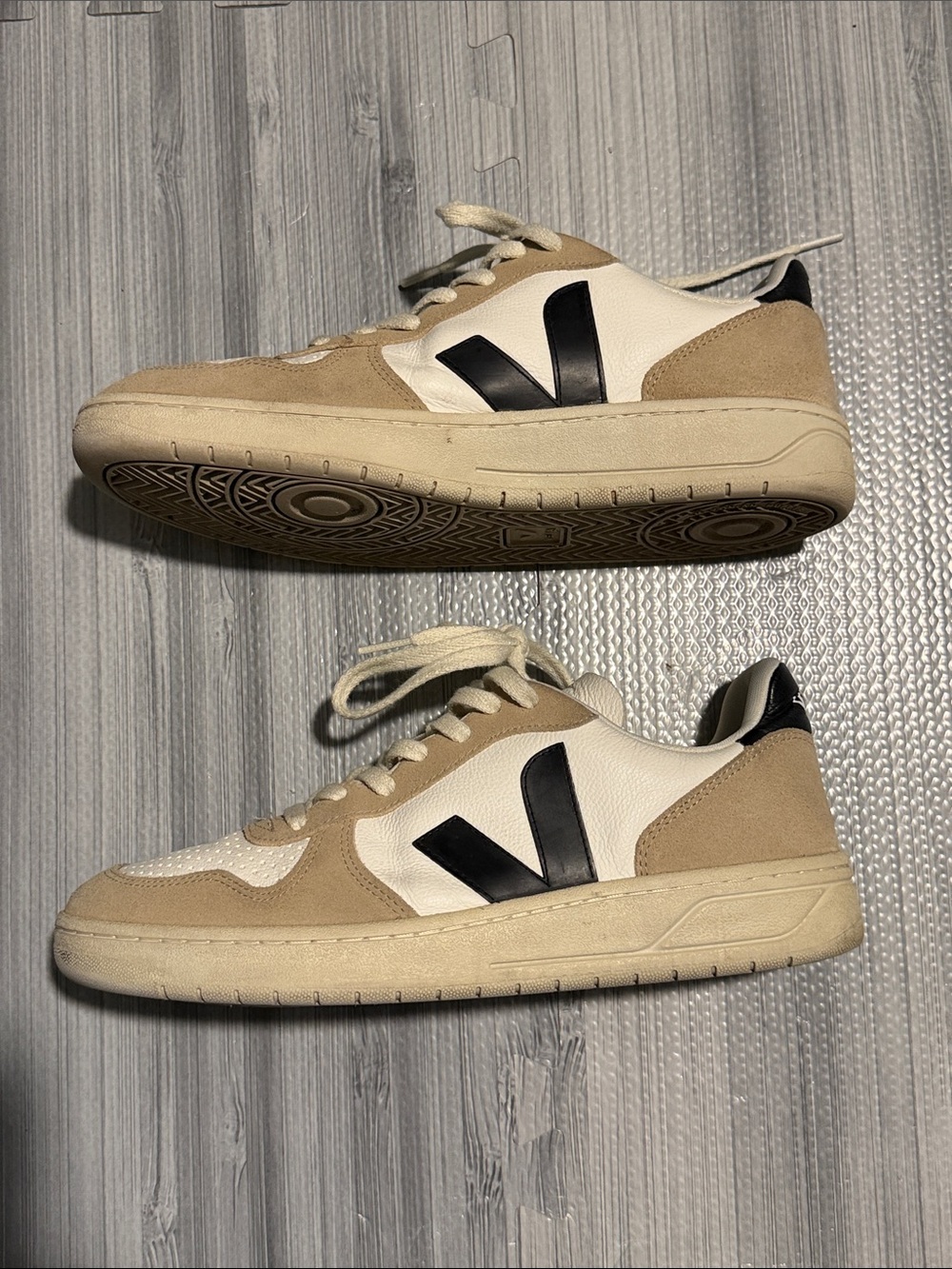 VEJA Men's V-10 Sneakers in Sahara Extra White Black Size 10 - Picture 8 of 9